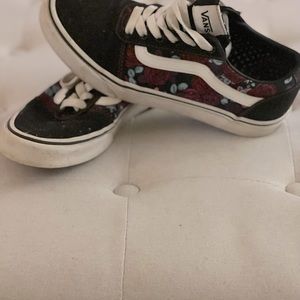 Women’s VANS sneakers size 7.5.